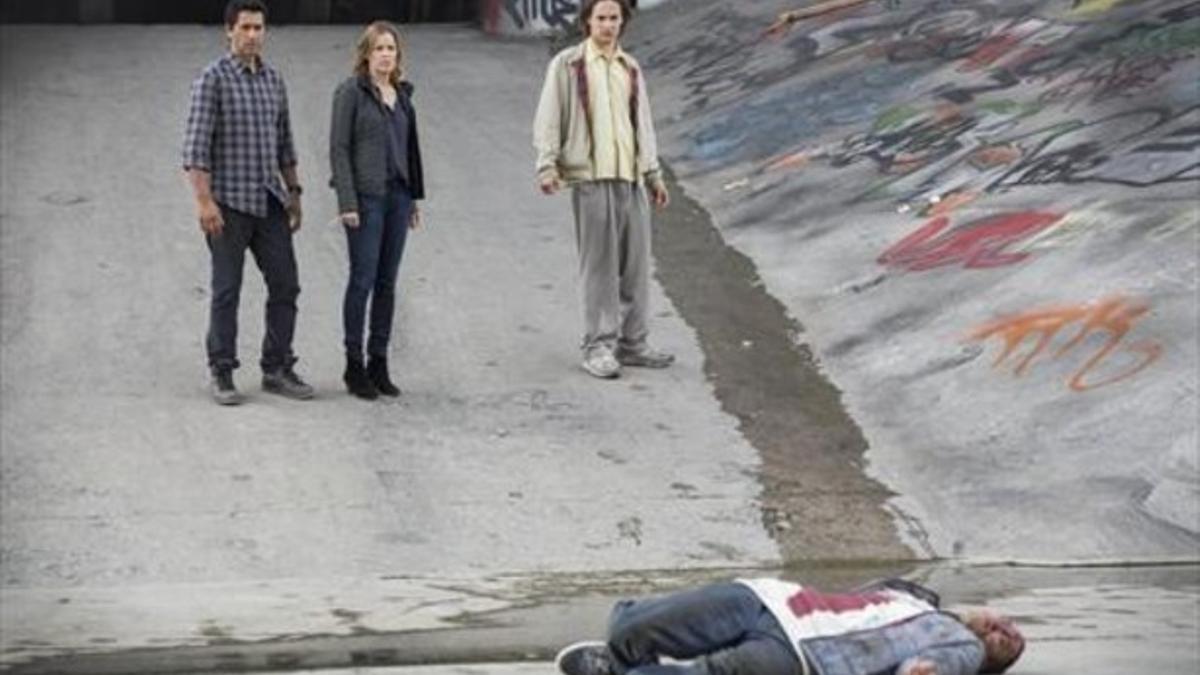 'Fear the walking dead'.