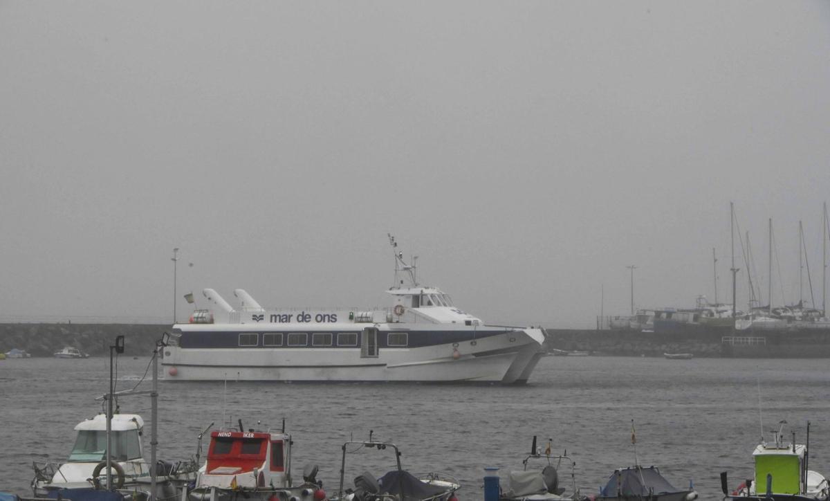 Los barcos de pasaje dejaron de funcionar ayer a las 10.30 horas desde Cangas .