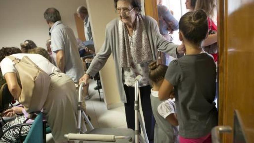 Celebración, ayer, de la jornada de puertas abiertas en la asociación de alzheimer.