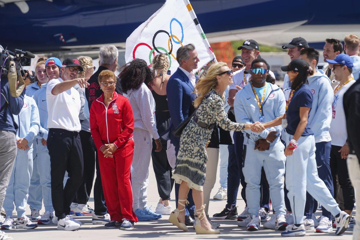 La bandera olímpica ya está en Los Ángeles, sede de los Juegos en 2028