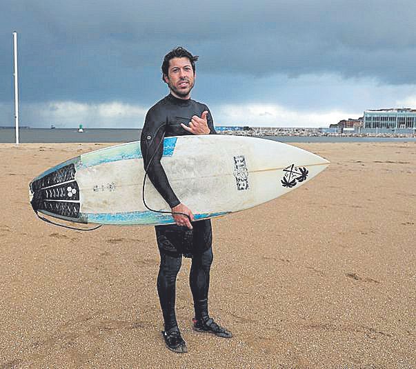 Los surfistas llegan a Poniente