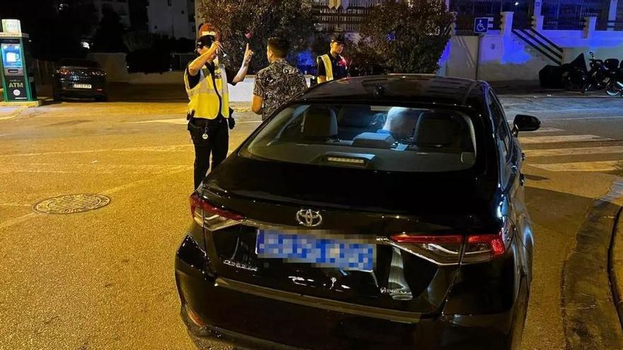 Inmovilizados y multados con 15.000 euros seis &#039;taxis pirata&#039; en Ibiza