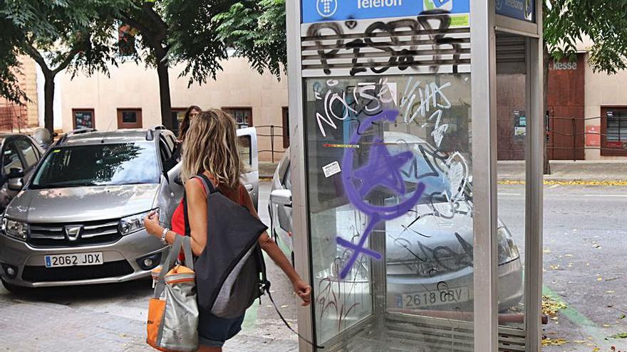 Les 254 cabines telefòniques que queden a Girona es retiraran abans de final d’any