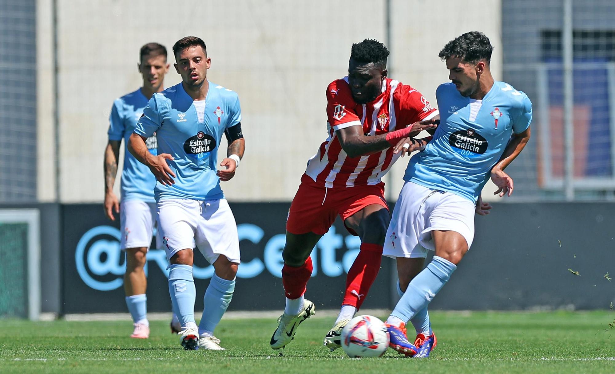 Las imágenes del amistoso Celta 2 - 1 Sporting de Gijón, en Afouteza