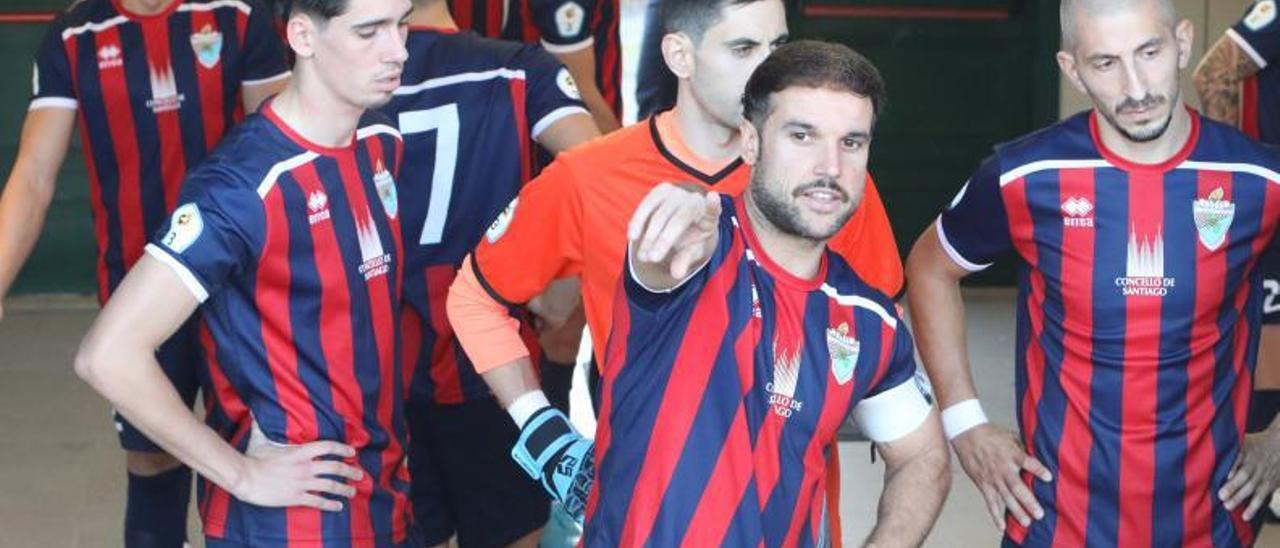 Jugadores antes de saltar al campo. |  // XOÁN ÁLVAREZ