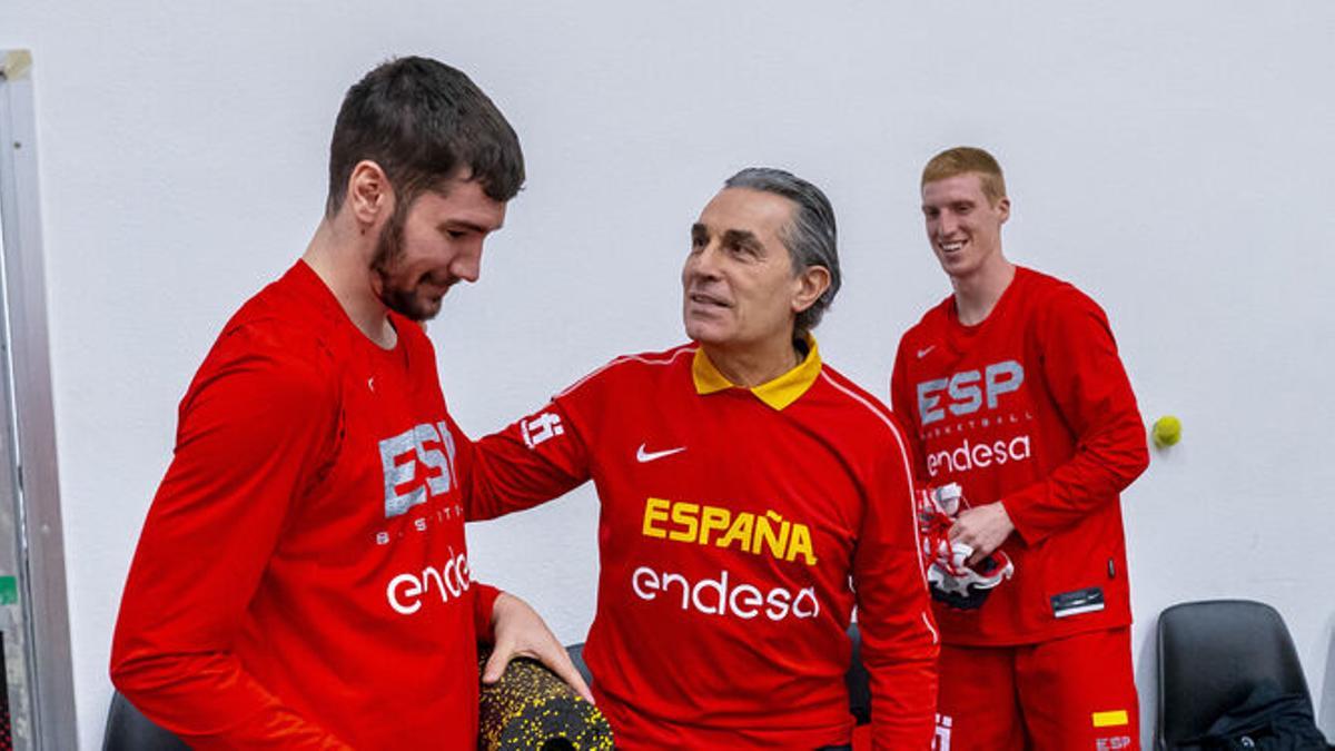 Darío Brizuela, Sergio Scariolo y Alberto Díaz, en una concentración con la selección española.