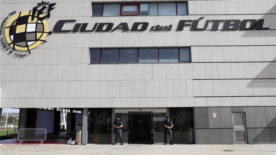 La junta directiva de la Federación Española de Fútbol se mantiene