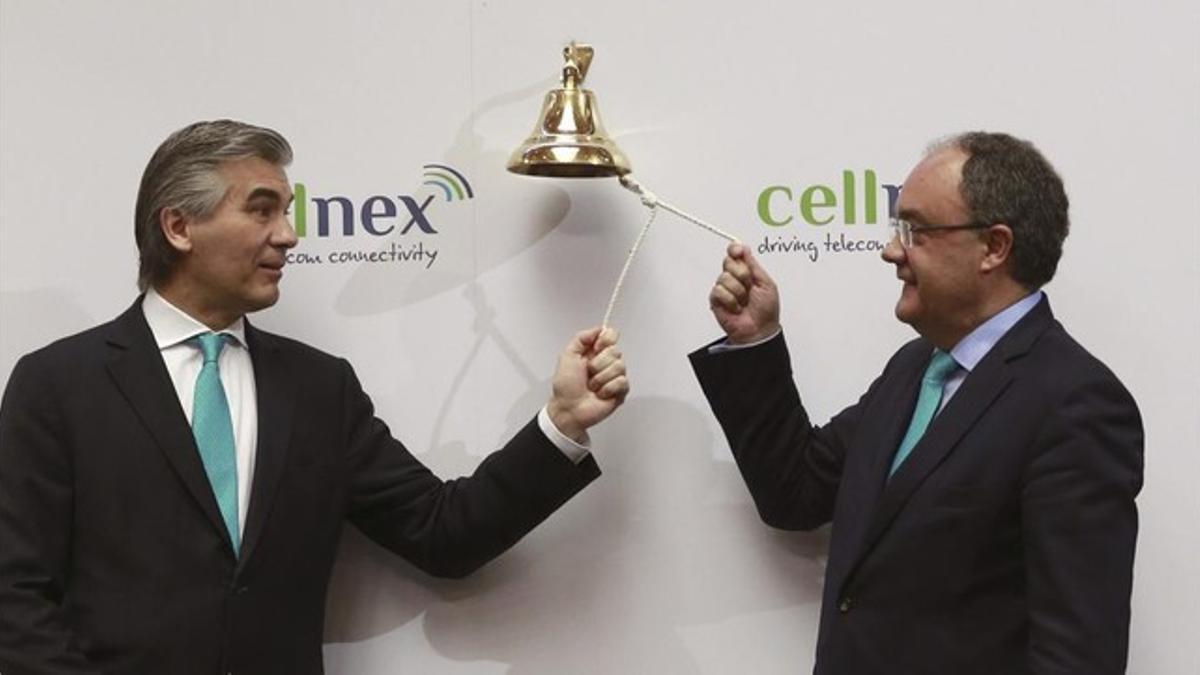 El presidente de Abertis, Francisco Reynés (izquierda), y el consejero delegado de Cellnex, Tobías Martínez, durante el estreno en bolsa de la filial de Abertis.