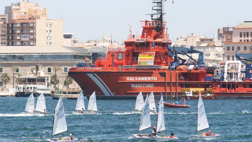 Reclaman el Clara Campoamor de Cartagena para buscar a un buzo en Cádiz