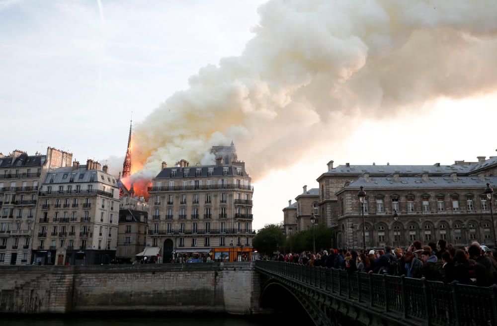 Incendi a la catedral de Notre Dame