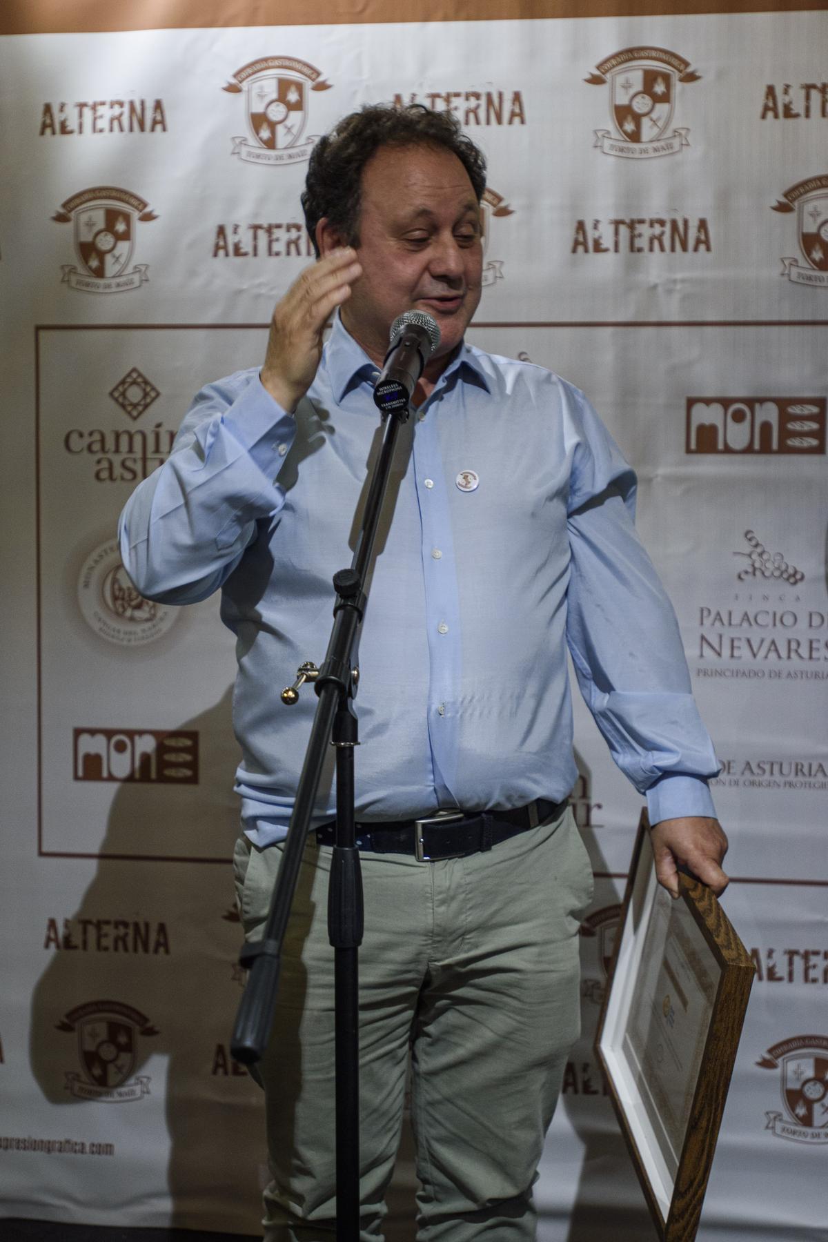 Presentación de la cofradía del torto