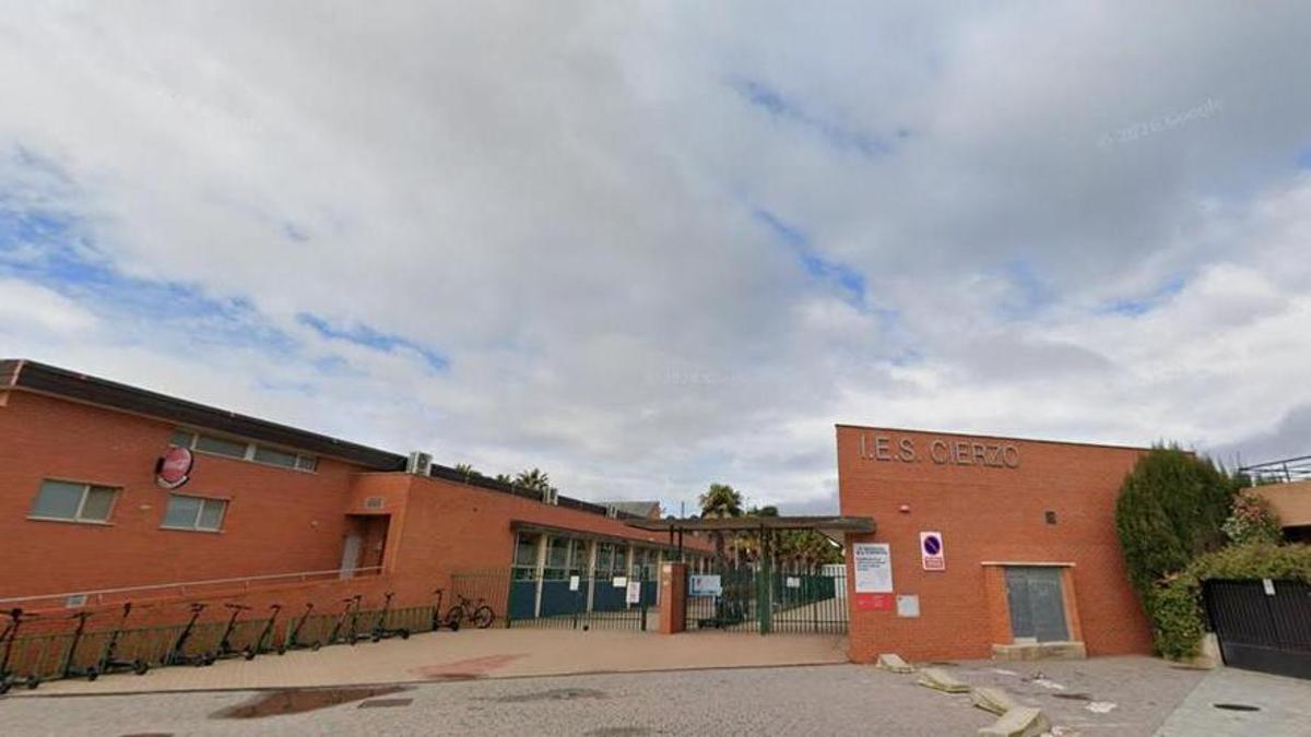 Acceso el IES Cierzo de La Muela.