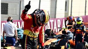Sainz celebra su increíble pole ante los tifosi en Monza