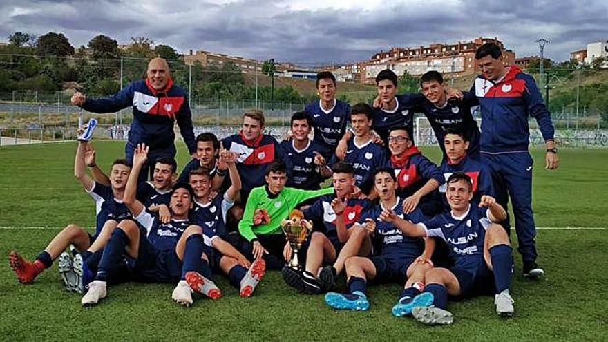 El San Lázaro cadete celebrando su título de liga.