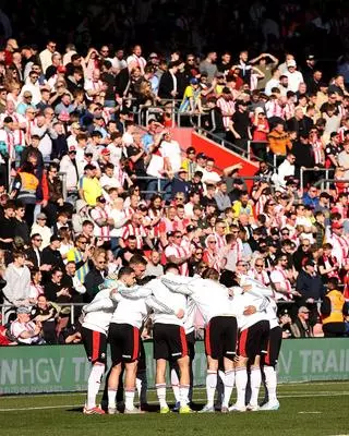 ¡De película! Lío importante en el ascenso a la Premier League por un misterioso espía con equipamiento de última generación