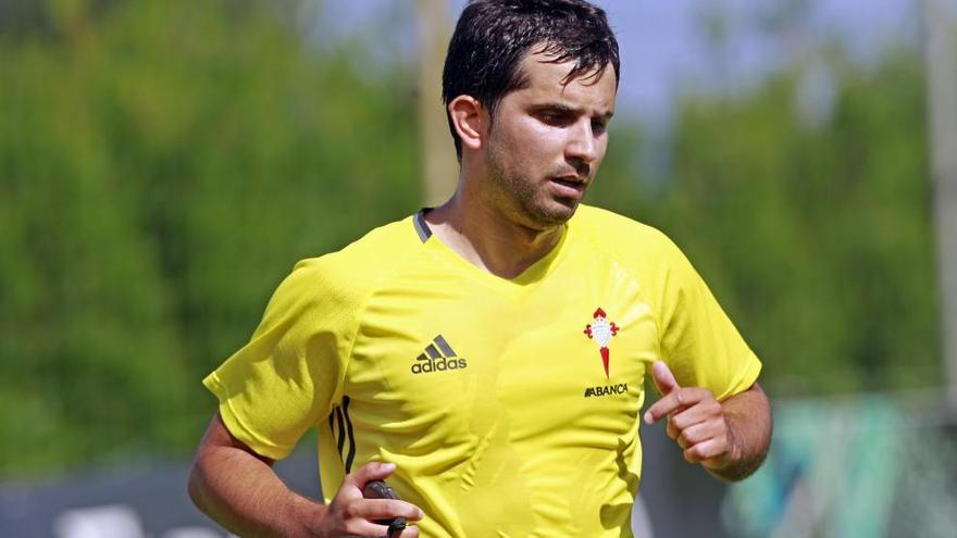 Álex López entrenando en A Madroa. // Marcos Canosa