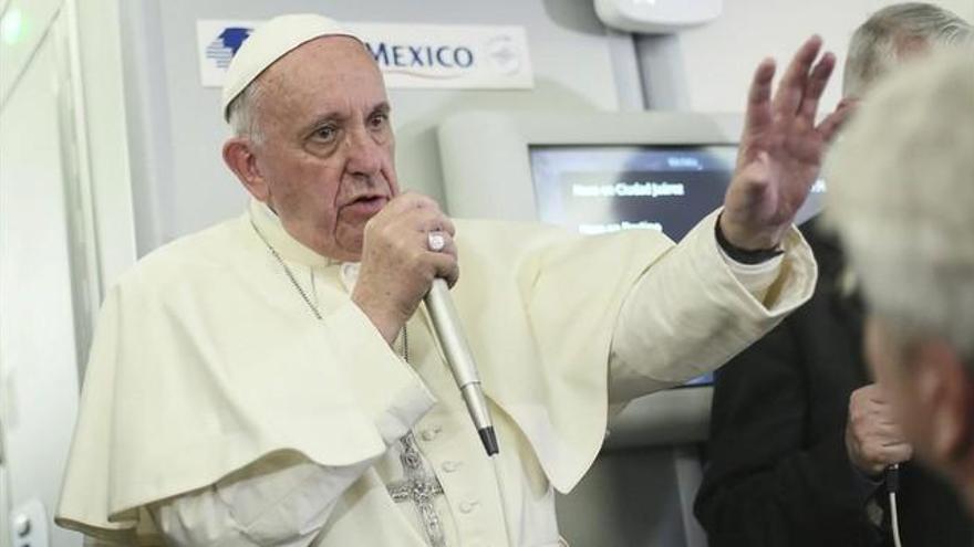 El Papa alude al uso de anticonceptivos en relación con el virus del zika