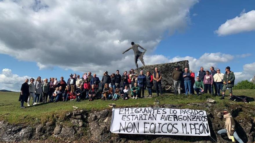 Vecinos de A Lama se oponen a los parques eólicos y piden la protección de As Ermidas