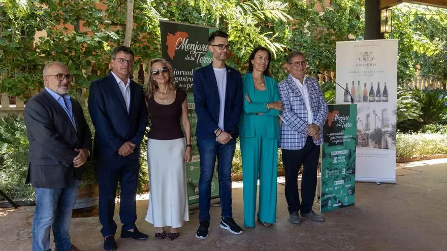 Casa Sicilia de Novelda inaugura las jornadas “Menjars de la Terra” con un menú especial protagonizado por la Uva Embolsada del Vinalopó