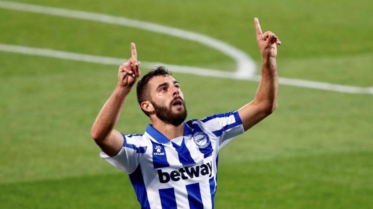 Luis Rioja celebra un gol con el Alavés.