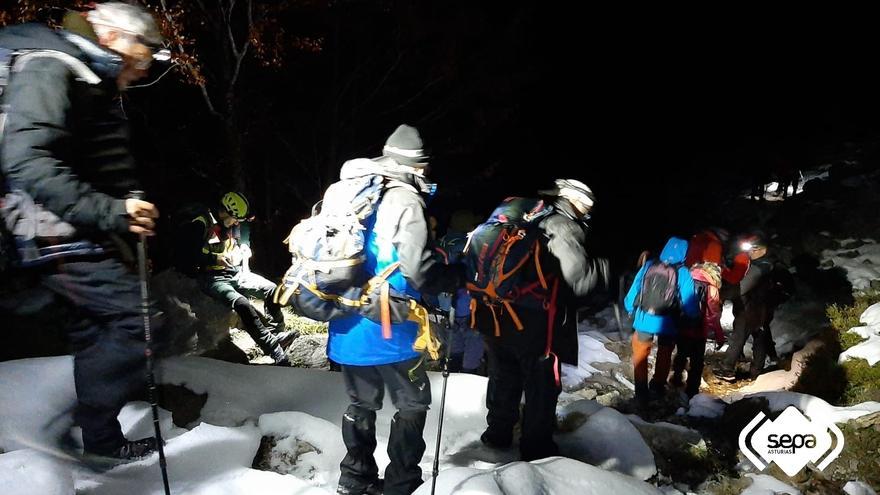 Rescatan a 11 senderistas que se desorientaron cuando se dirigían al refugio de Urriellu