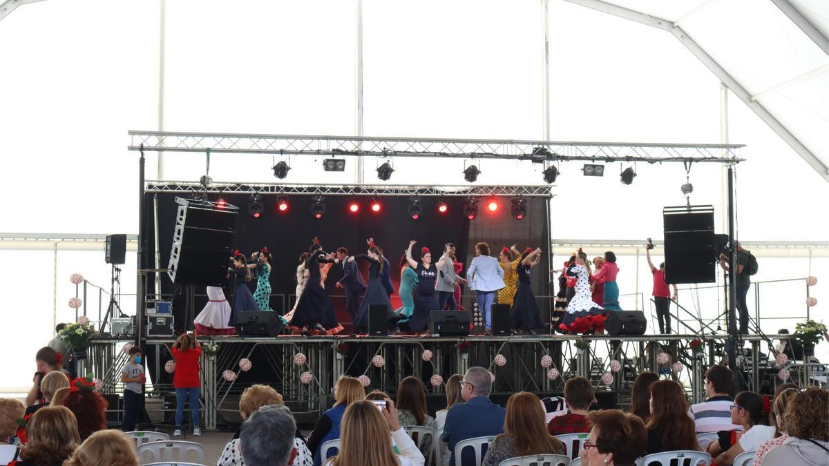 El baile y el flamenco son los protagonistas de la IV Feria de Abril ondense.