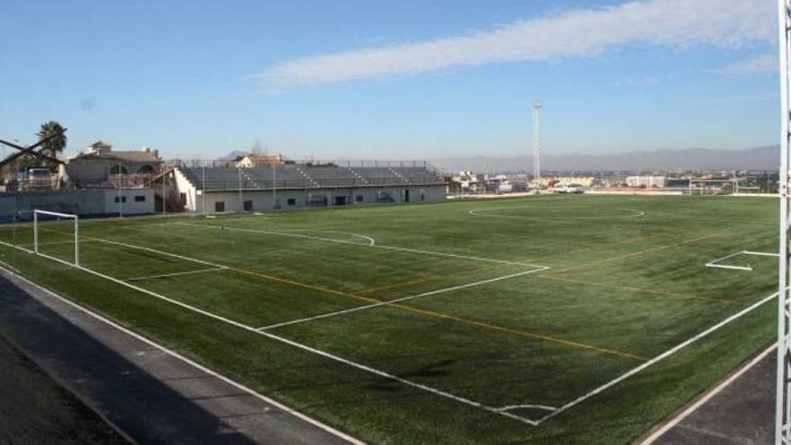 Gastan en arreglar el &quot;nuevo&quot; campo de fútbol 440.000 €