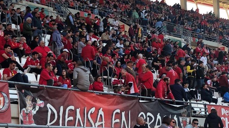 Poco ambiente en el derbi de la capital