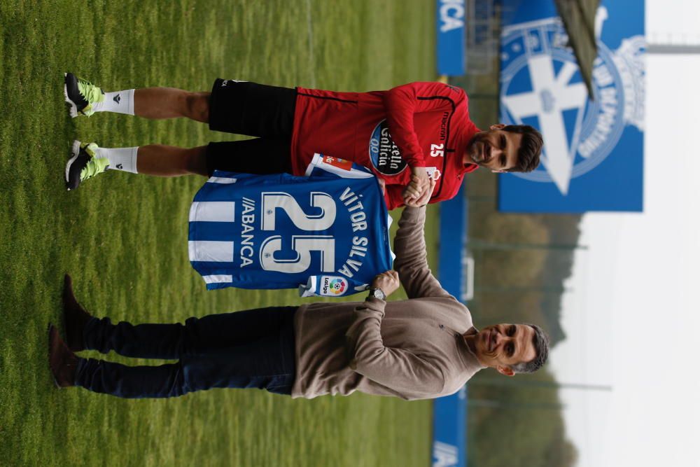 El futbolista portugués ha sido presentado esta mañana en Abegondo acompañado del director deportivo Carmelo del Pozo.