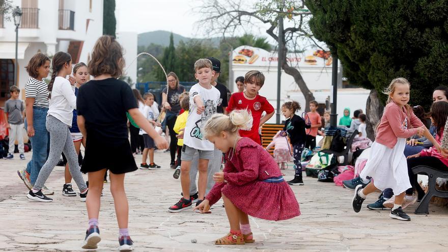 Juegos infantiles en las fiestas de Sant Carles