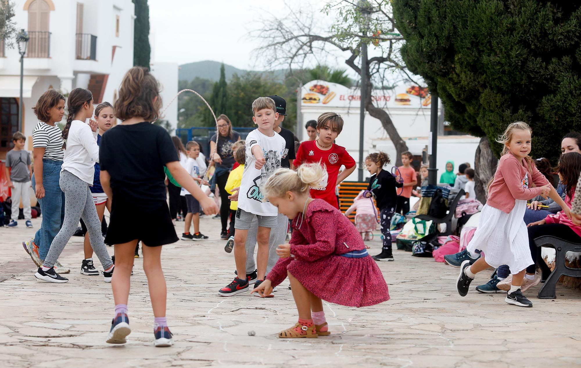 Juegos infantiles en las fiestas de Sant Carles