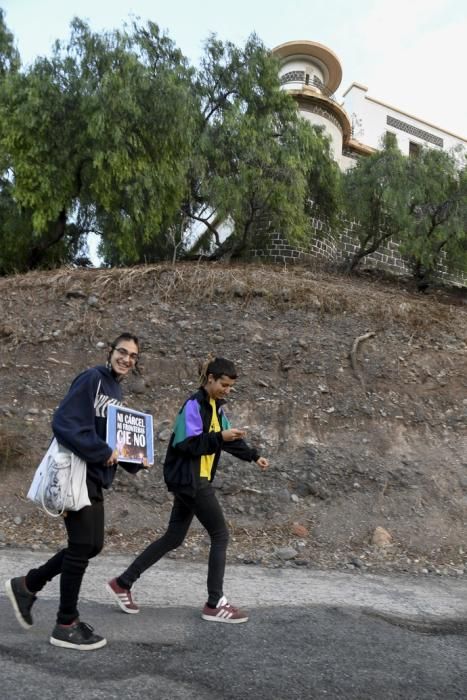 15-11-19 LAS PALMAS DE GRAN CANARIA.PLAZA DE SANTA ANA-PRISION DE SAN JUAN. LAS PALMAS DE GRAN CANARIA. Marecha contra los CIES. Fotos: Juan Castro.  | 15/11/2019 | Fotógrafo: Juan Carlos Castro