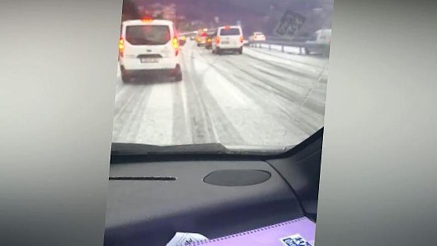 Uno de los accidentes que provocó la caída de granizo en la Autovía do Morrazo