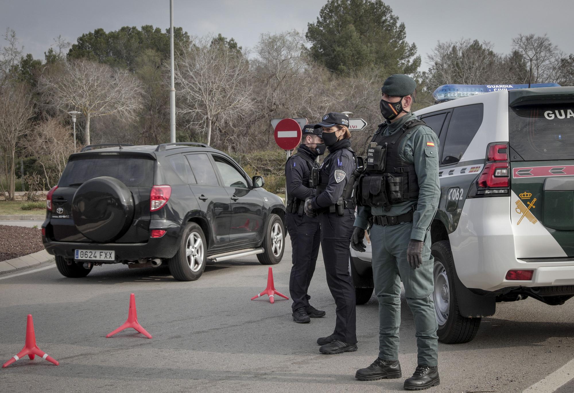 Desescalada de la tercera ola del coronavirus en Mallorca: Policía y Guardia Civil intensifican los controles en playas, bares y carreteras