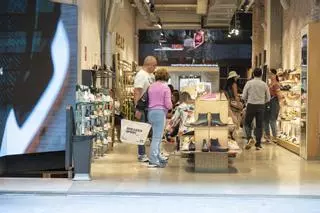 Vuelven los domingos de tiendas abiertas en Barcelona: qué cambia en el calendario comercial y en qué zonas se aplicará