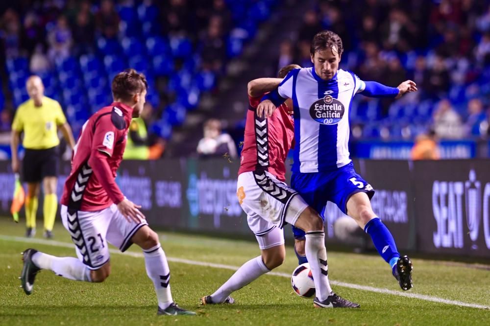 El Dépor empata en el descuento ante el Alavés