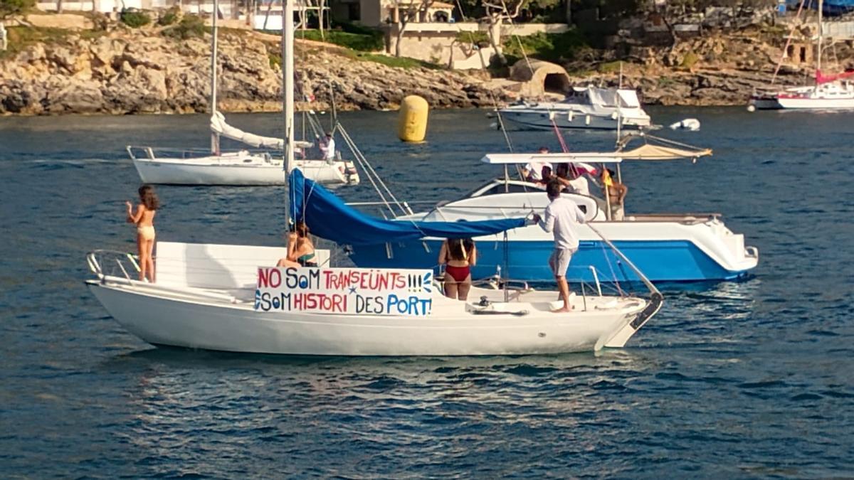 Las imágenes de la protesta de navegantes en el Port d'Andratx
