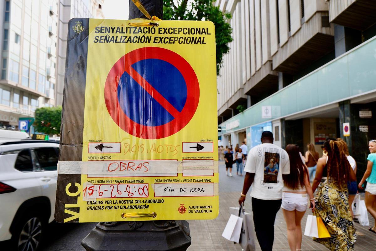 Cartel de obras en la calle Colón