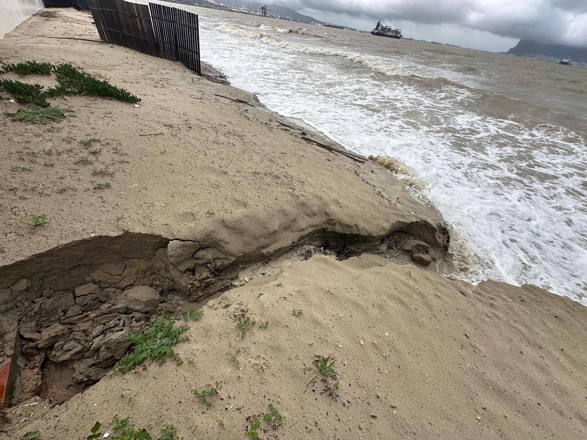 Fotogalería | Estado de la playa del Rinconcillo (Algeciras) tras el paso de la borrasca 'Francis'