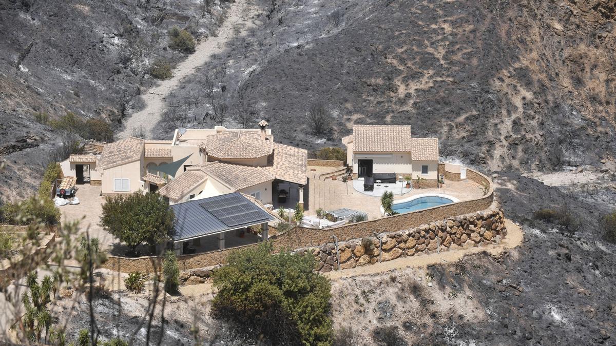 INCENDIO ALMERÍA | Al menos 12 muertos en el trágico incendio que convirtió Los Gallardos (Almería) en una ratonera: «Era el mismísimo infierno»