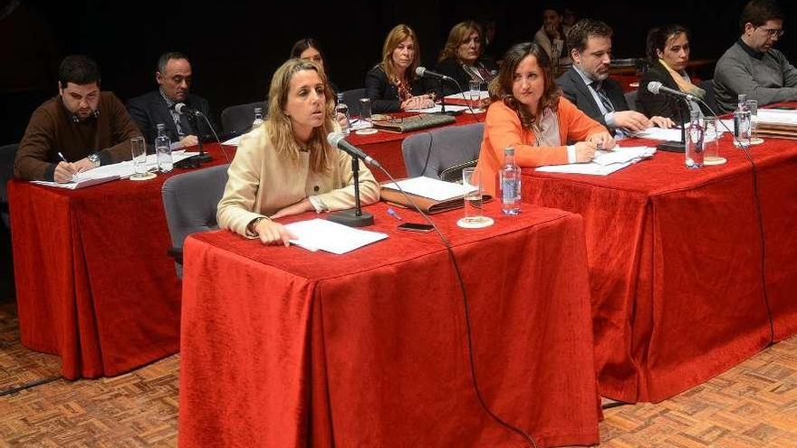 María Biempica, en su nueva mesa individual, durante su &quot;declaración de intenciones&quot; de ayer.  // R. V.