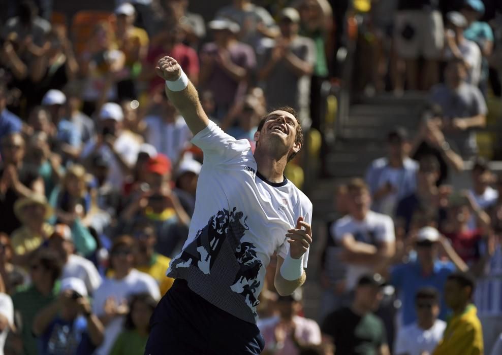 Andy Murray festeja su paso a la final de tenis masculino.