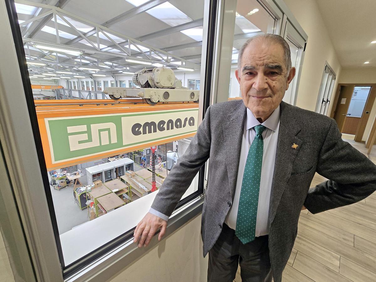José García Costas, este miércoles en la sede de Emenasa, empresa especializada en electromecánica naval.
