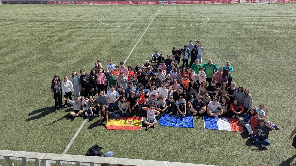 Foto de familia de los participantes.