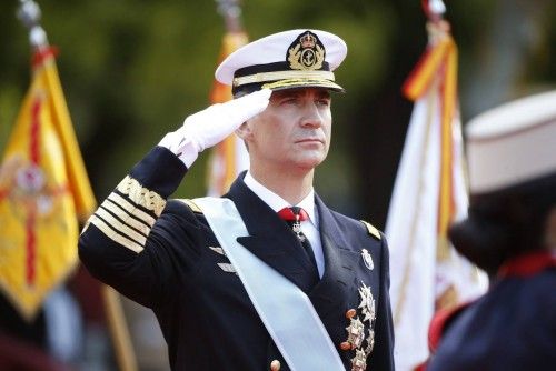 LOS REYES PRESIDEN EL DESFILE DE LA FIESTA NACIONAL, CON 3.400 MILITARES