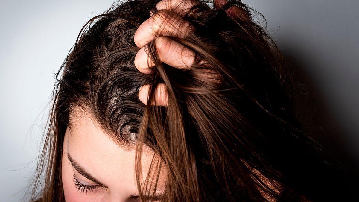 PEINADO DISIMULA SUCIEDAD | El peinado de moda (y emergencia) para tapar la  suciedad cuando no hemos podido lavar el pelo