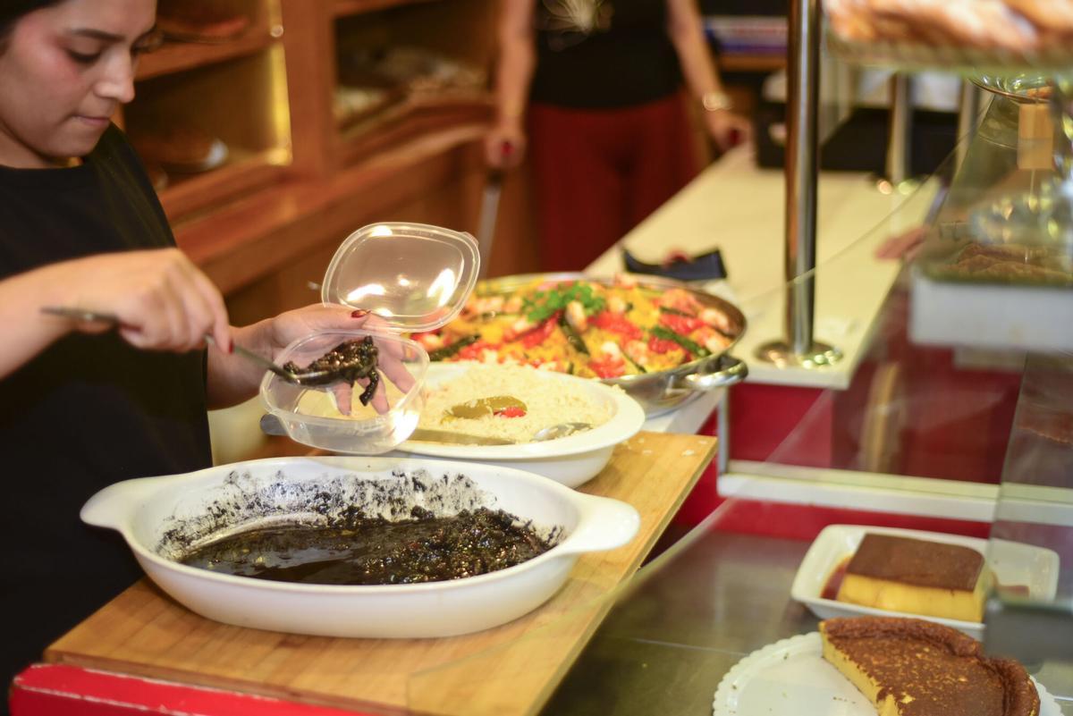 Parte de la comida casera de este bar emblemático de la calle Alameda.