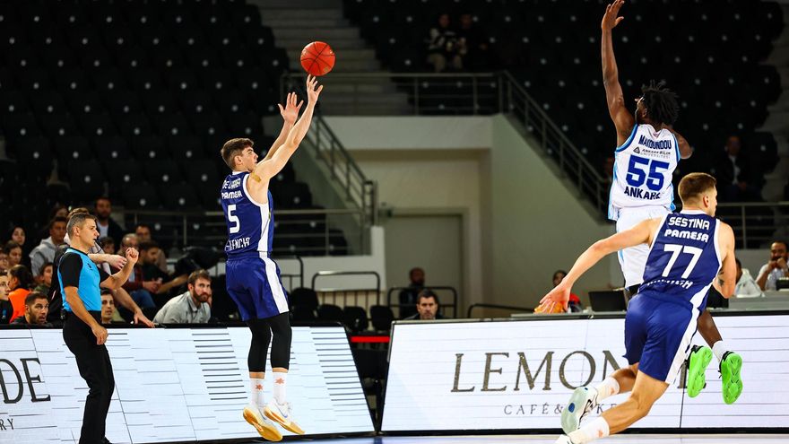 Lección de baloncesto en Ankara para afianzar el liderato del grupo (87-101)