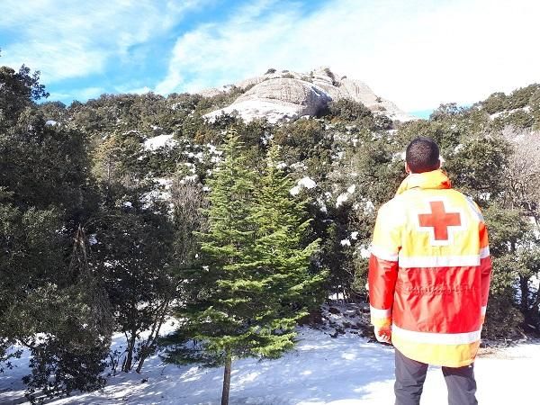 Paisatge de fred i restes de neu a Montserrat