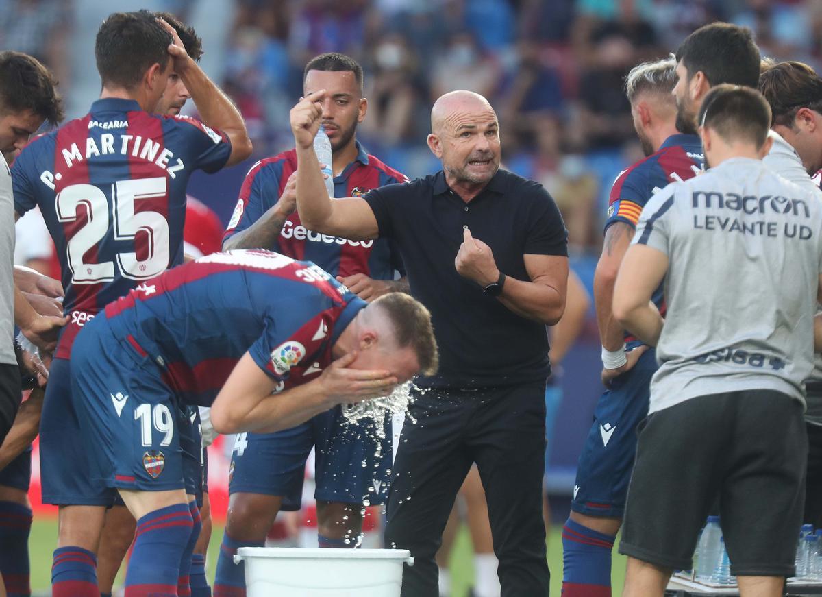 Levante UD - Rayo Vallecano en imágenes